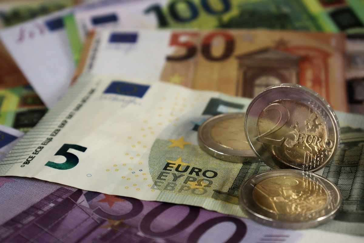 Soldi euro rimborso canone rai