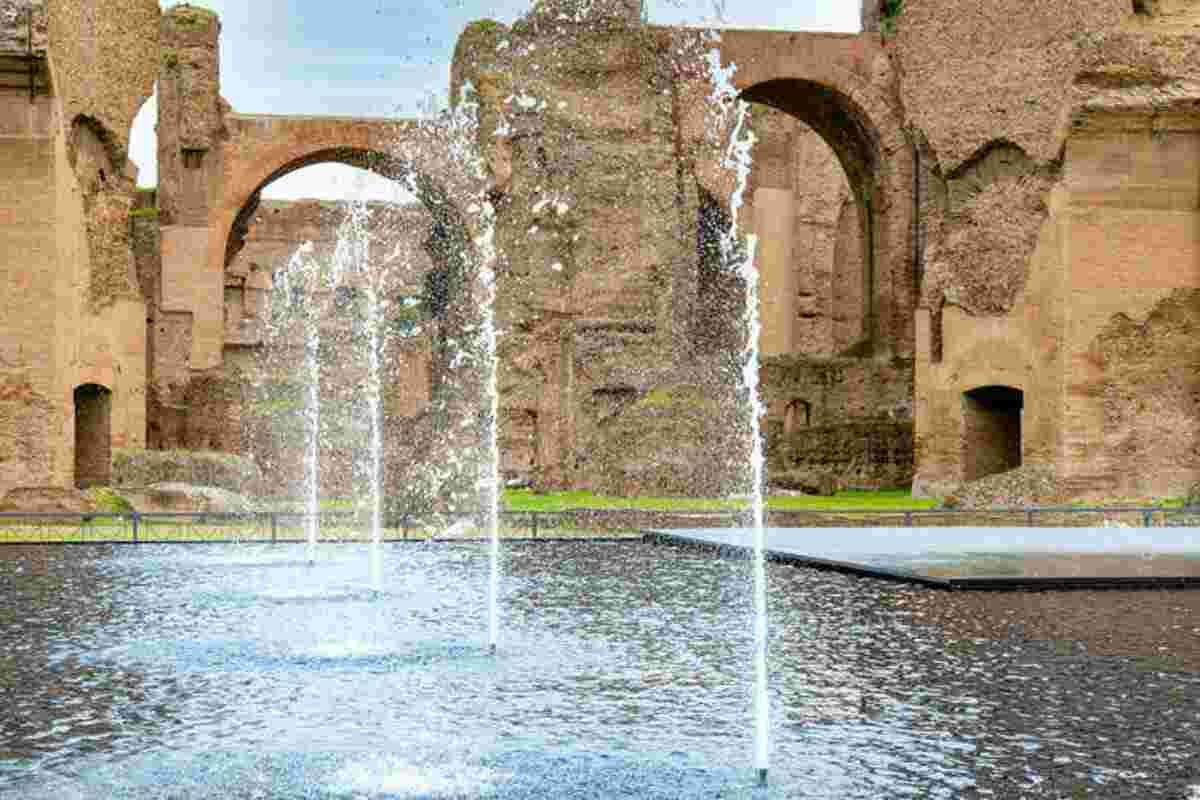 Fontane accese alle Terme di Caracalla