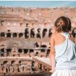 Bambina al Colosseo