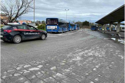 Carabinieri intervengono sull'autobus del Cotral