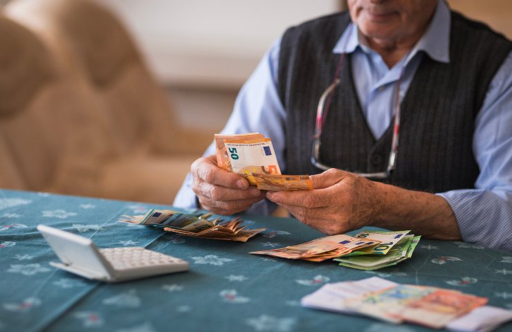 Uomo Calcolo contributi pensioni