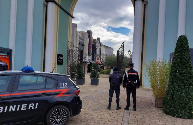 Carabinieri outlet di valmontone