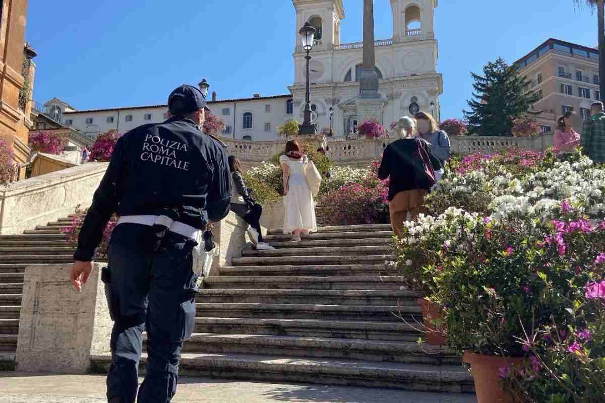 Roma, fermata ladra seriale, era l’incubo dei commercianti del centro: “Ora deve essere espulsa”