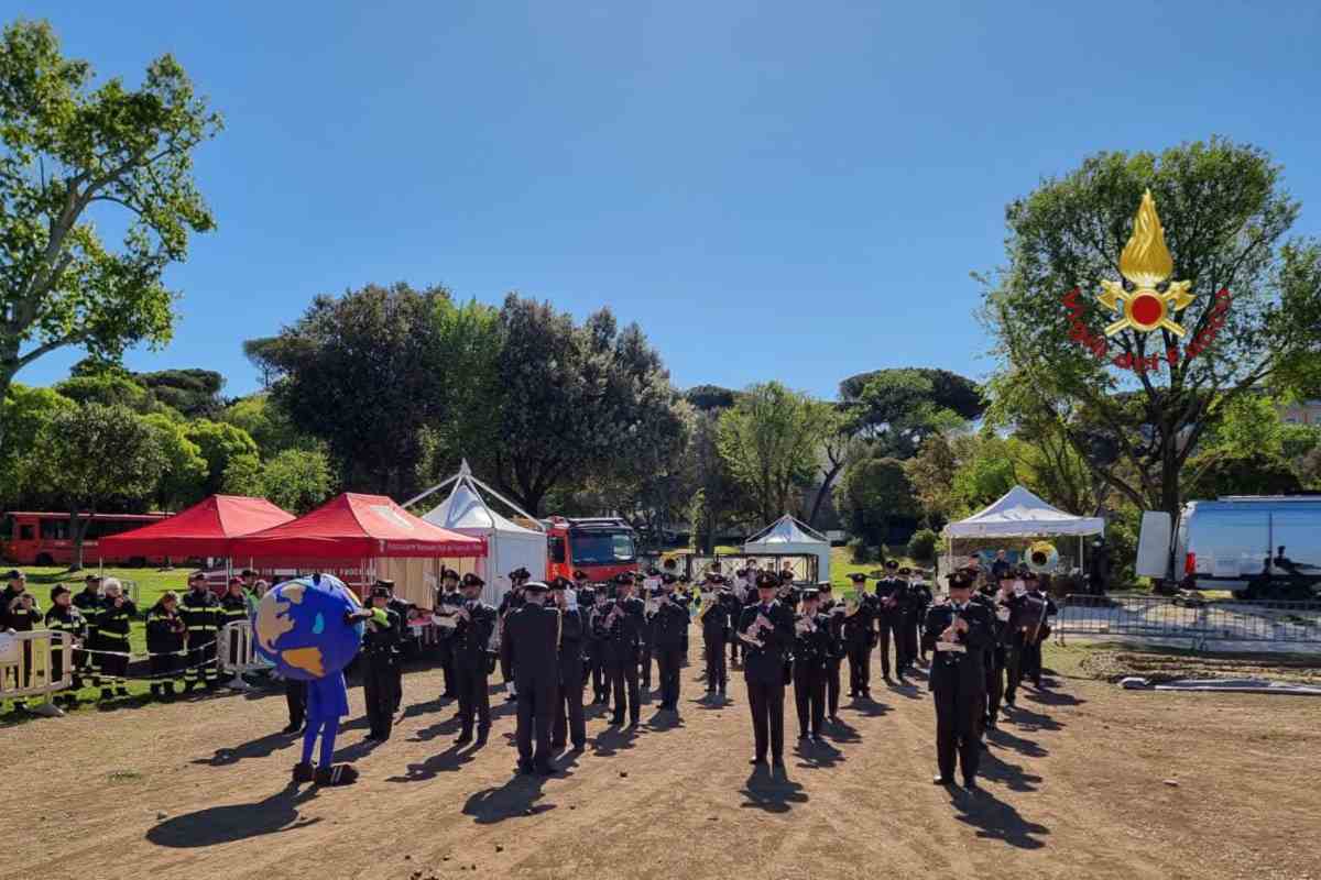 Giornata della Terra a Villa Borghese: i bambini incontrano i Vigili del Fuoco | FOTO