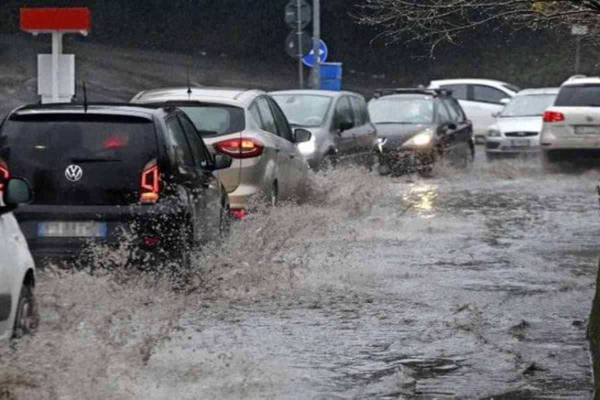 Strada allagata nel Lazio