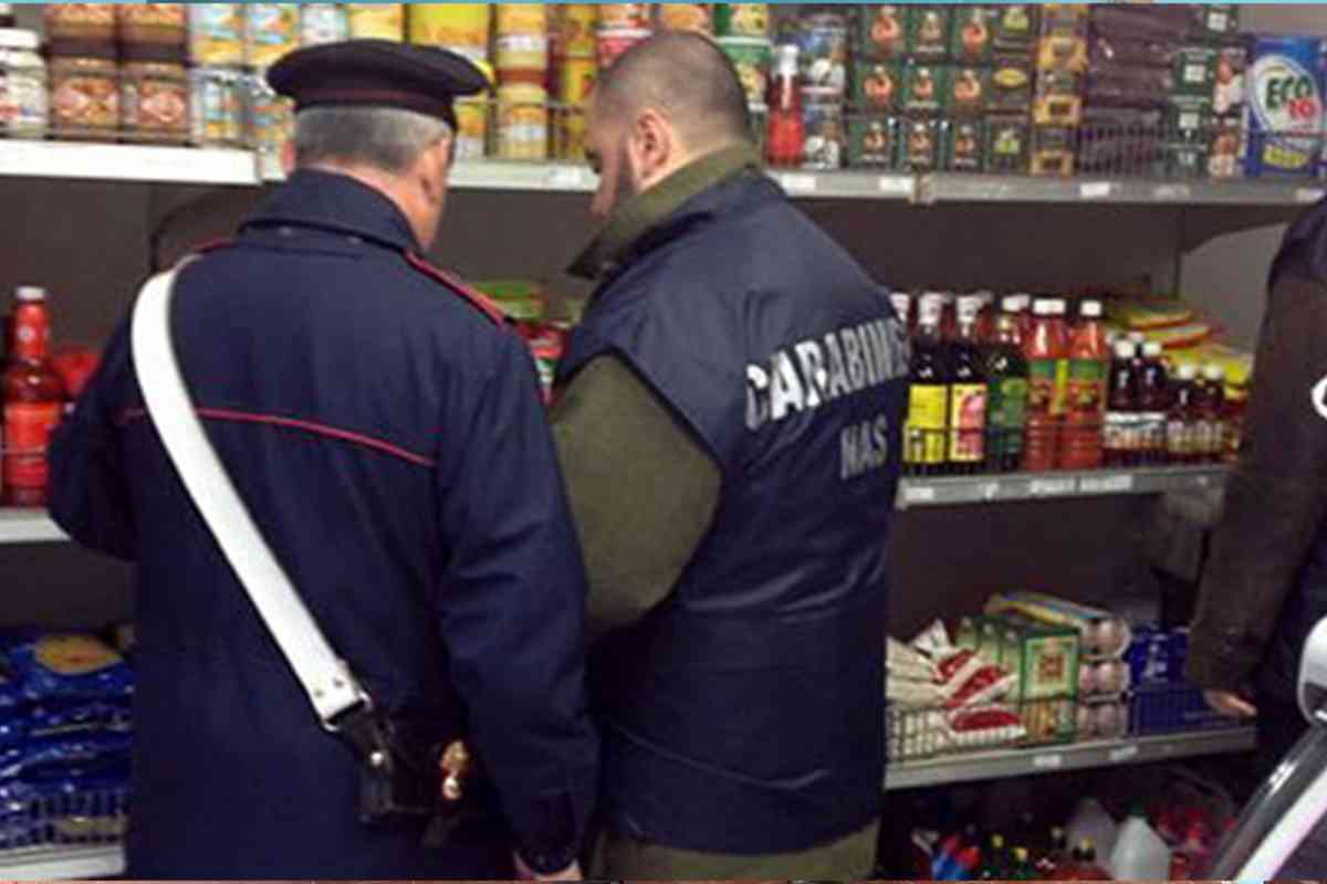 Maxi sequestro del NAS, sequestrati 300kg di cibo tra supermercati e gastronomie: blitz tra Latina e provincia