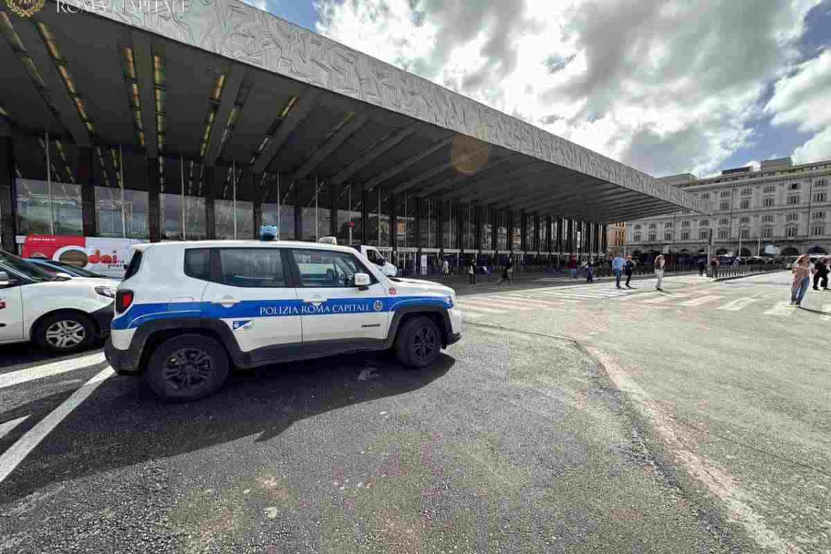 Polizia Locale sventa un borseggio alla Stazione Termini: in manette un rapinatore 36enne