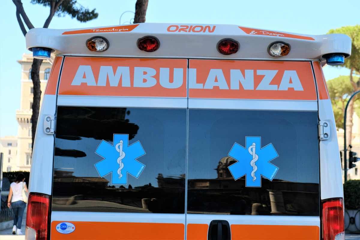 Fa retromarcia e investe il figlio di un anno e mezzo, il piccolo Matteo muore dopo 2 giorni di agonia