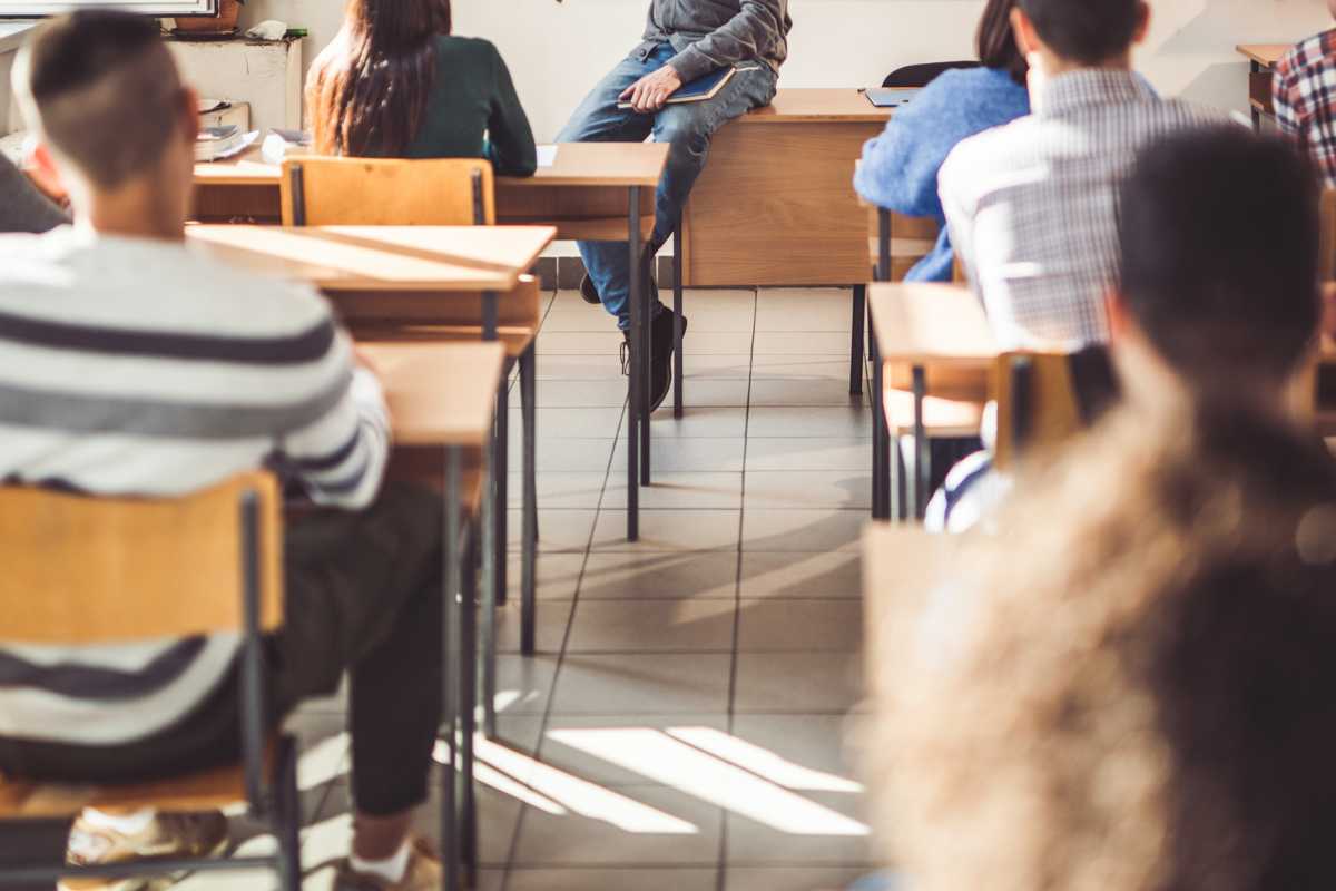 Prof palpeggiava studenti durante le lezioni a Roma