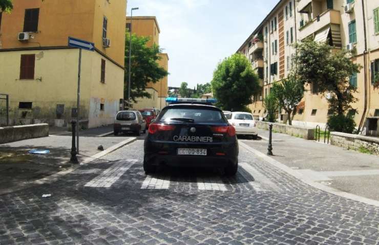 Controlli dei carabinieri al Quarticciolo