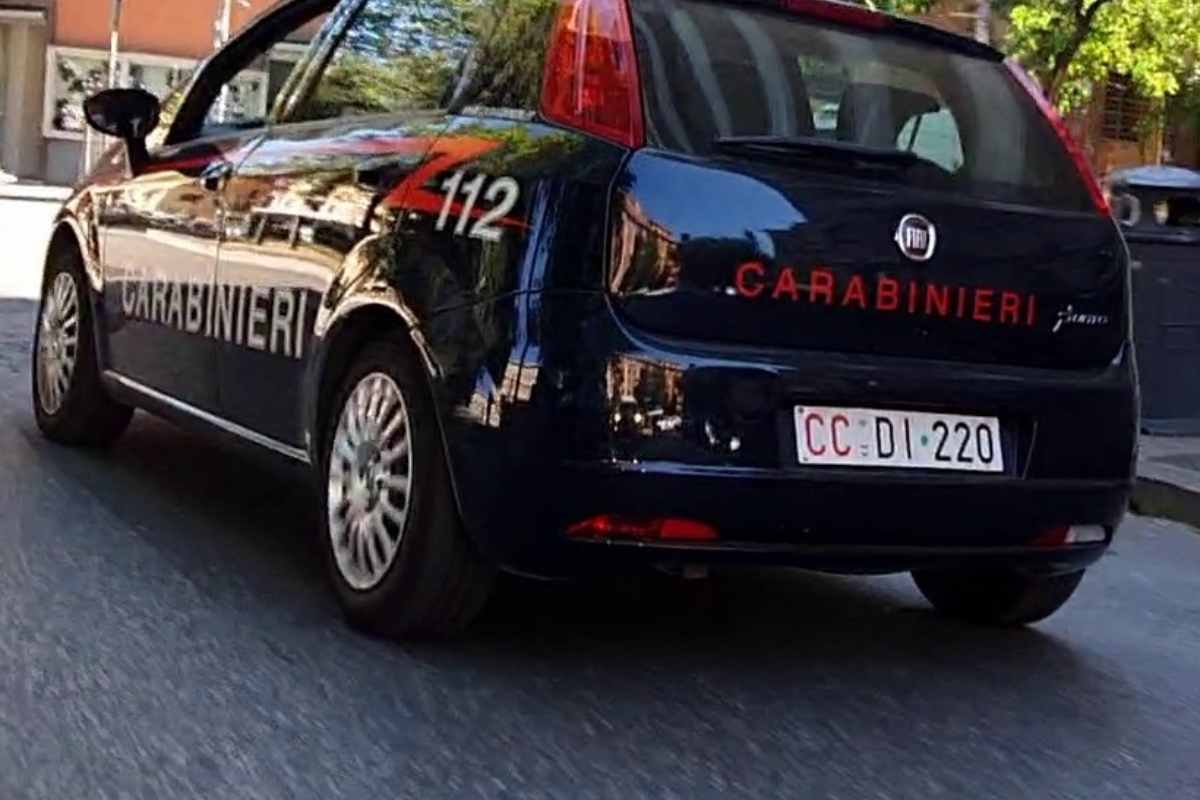 Carabinieri Aprilia uomo accoltellato