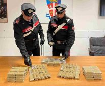 I carabinieri hanno fermato due uomini per detenzione ai fini di spaccio