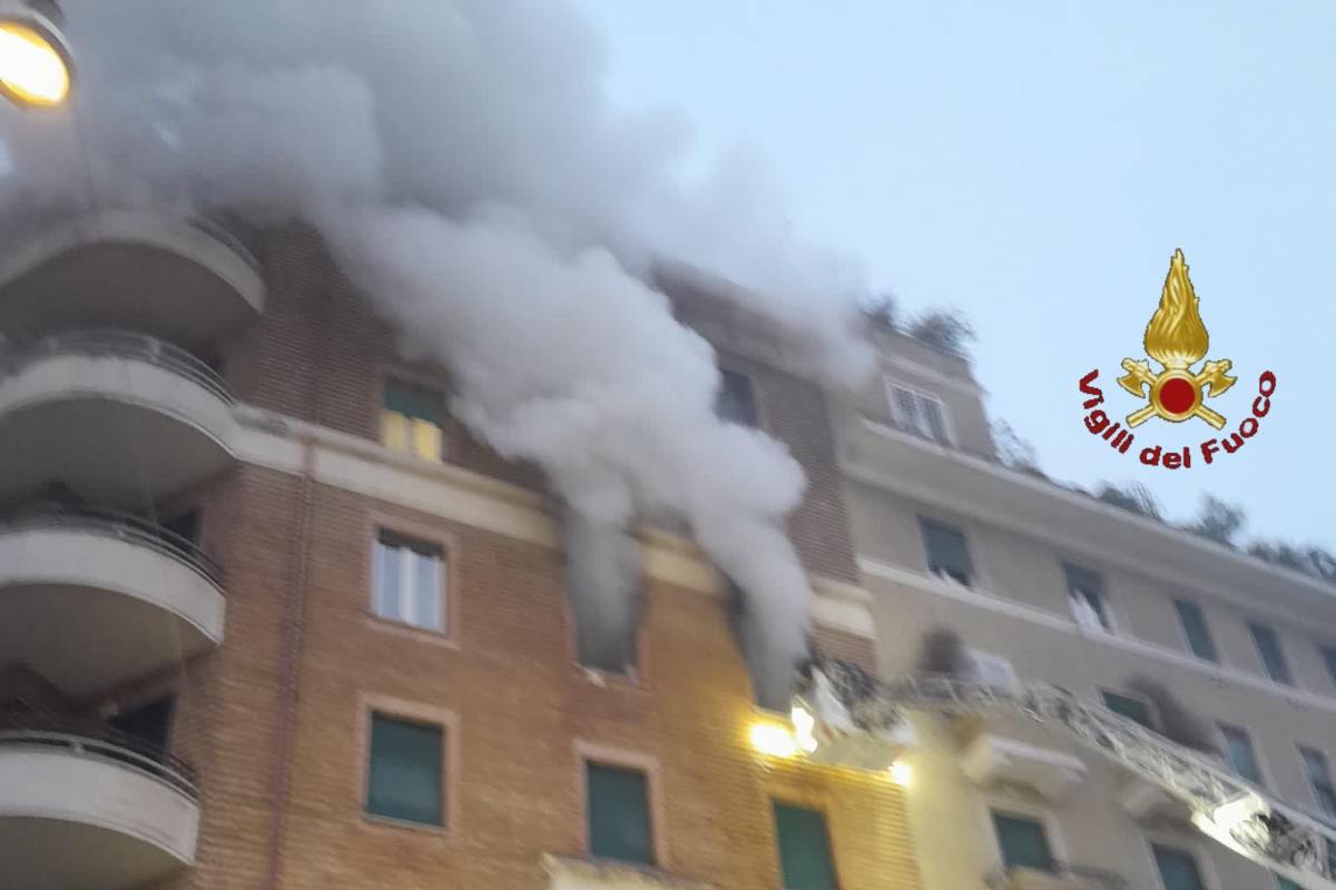 Incendio a Roma oggi