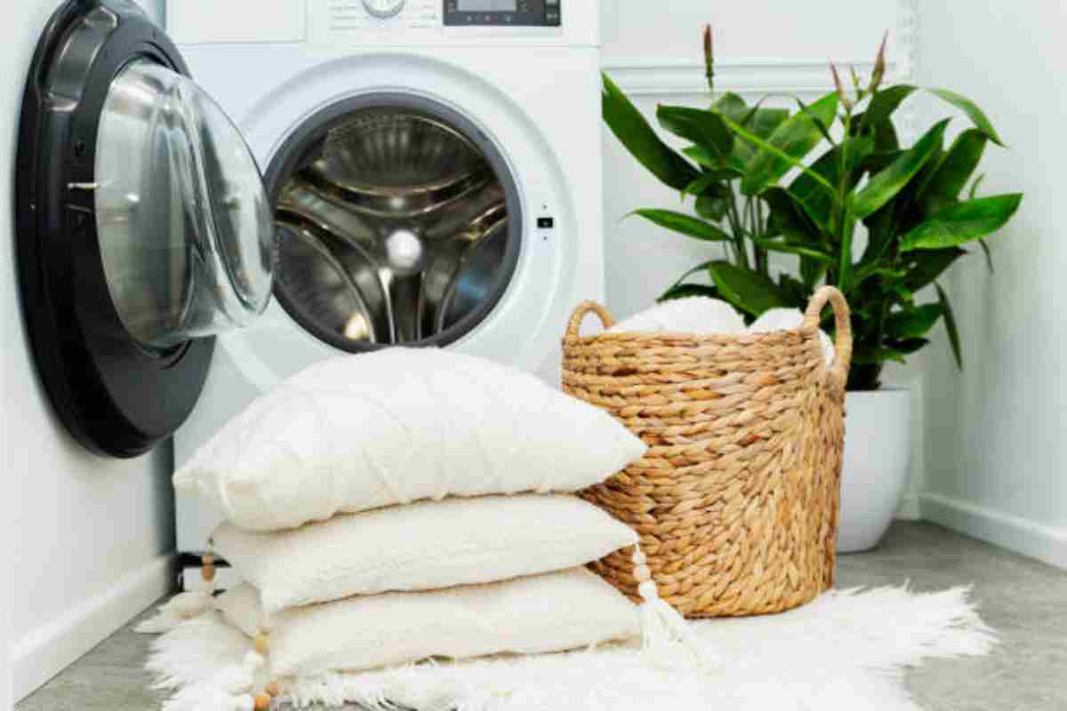 Come lavare i cuscini in lavatrice senza rovinarli? Trucco della nonna