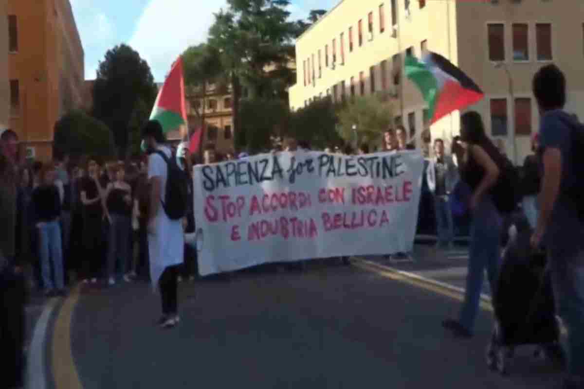 Manifestazione studenti pro Palestina a La Sapienza