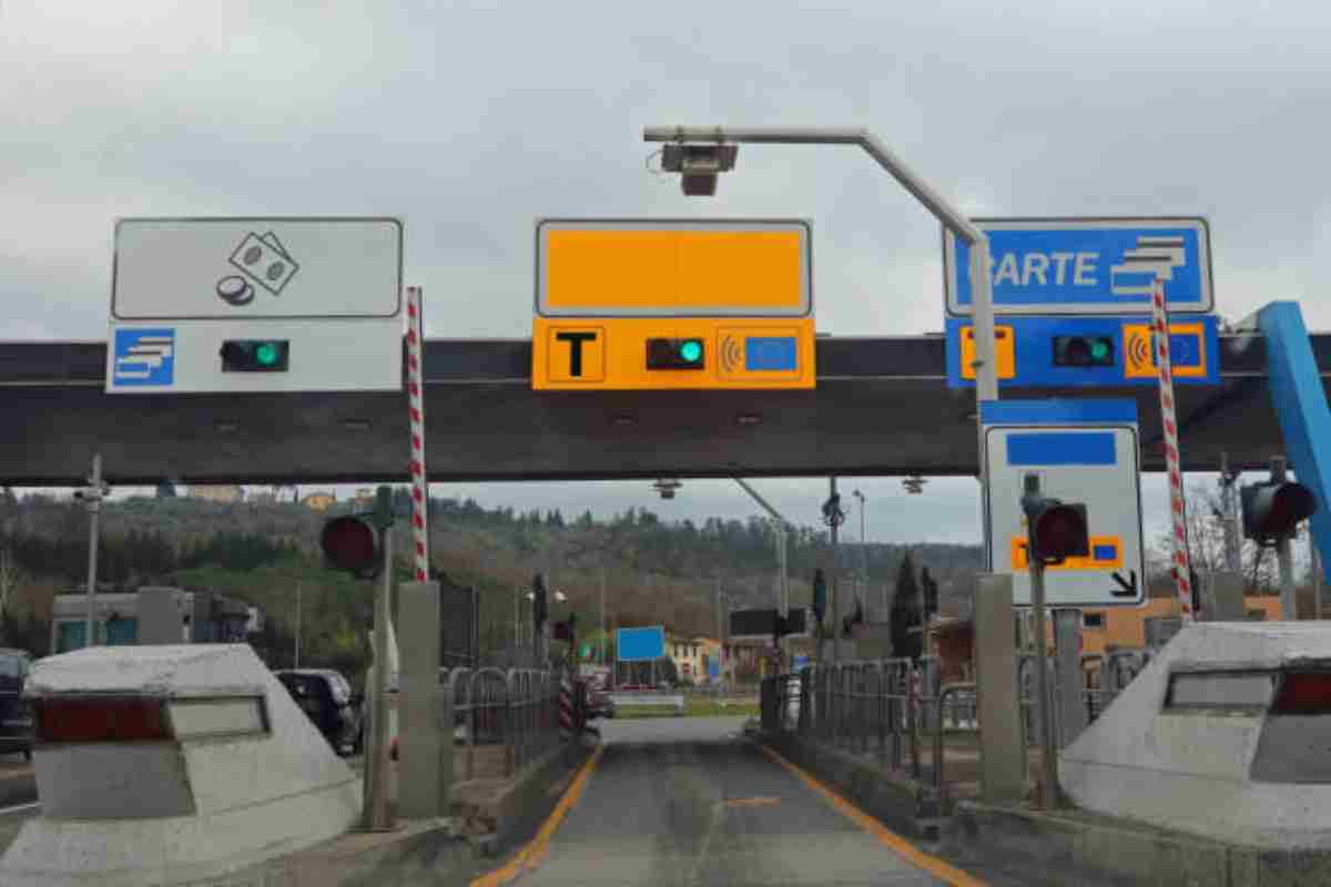 Telepass, spiacevole notizia per questi automobilisti: cambia tutto | Prezzo raddoppiato