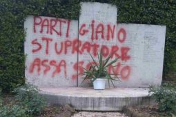 vandalizzata lapide di Forte Bravetta