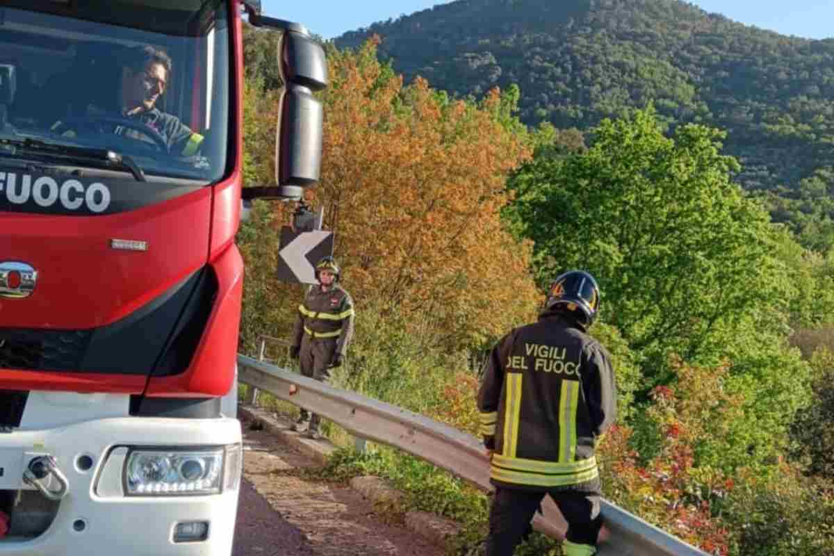 Precipita con la moto in una scarpata: grave una 20enne