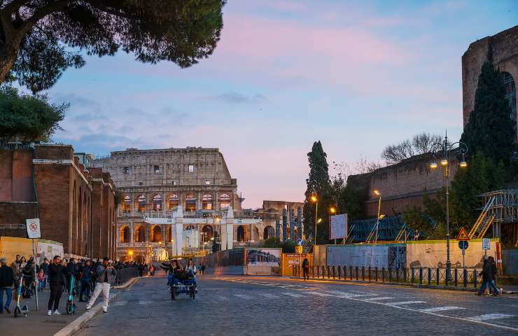 Strada che porta al Colosseo