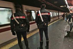 Intervento dei Carabinieri in metro a Roma