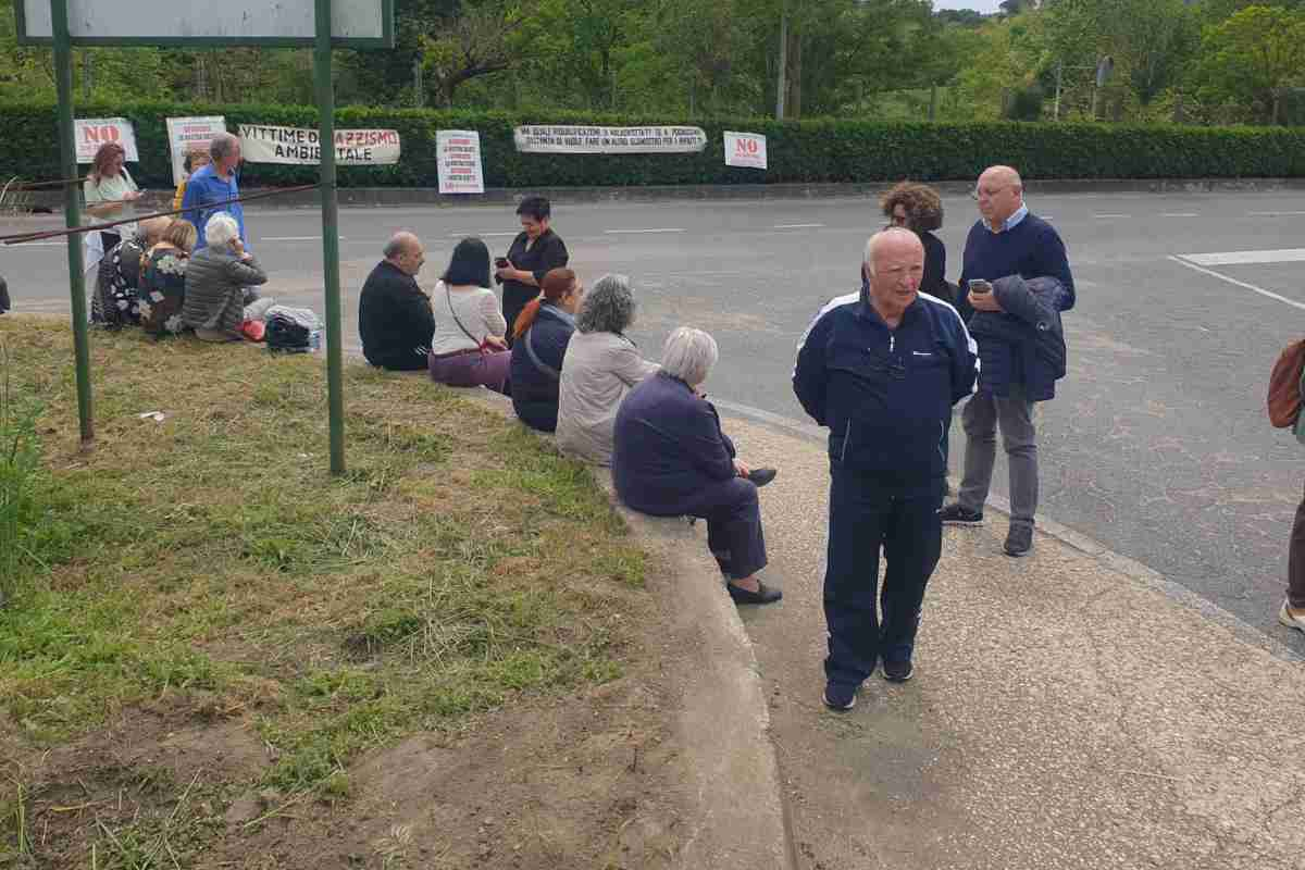 Roma, i cittadini dicono “no” al biodigestore di Casal Selce: contestato Gualtieri