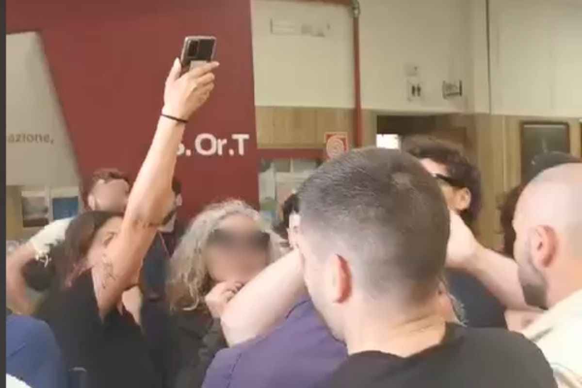 Sapienza, contestazioni a Scienze Politiche: cori contro Azione Universitaria e Polizia (VIDEO)