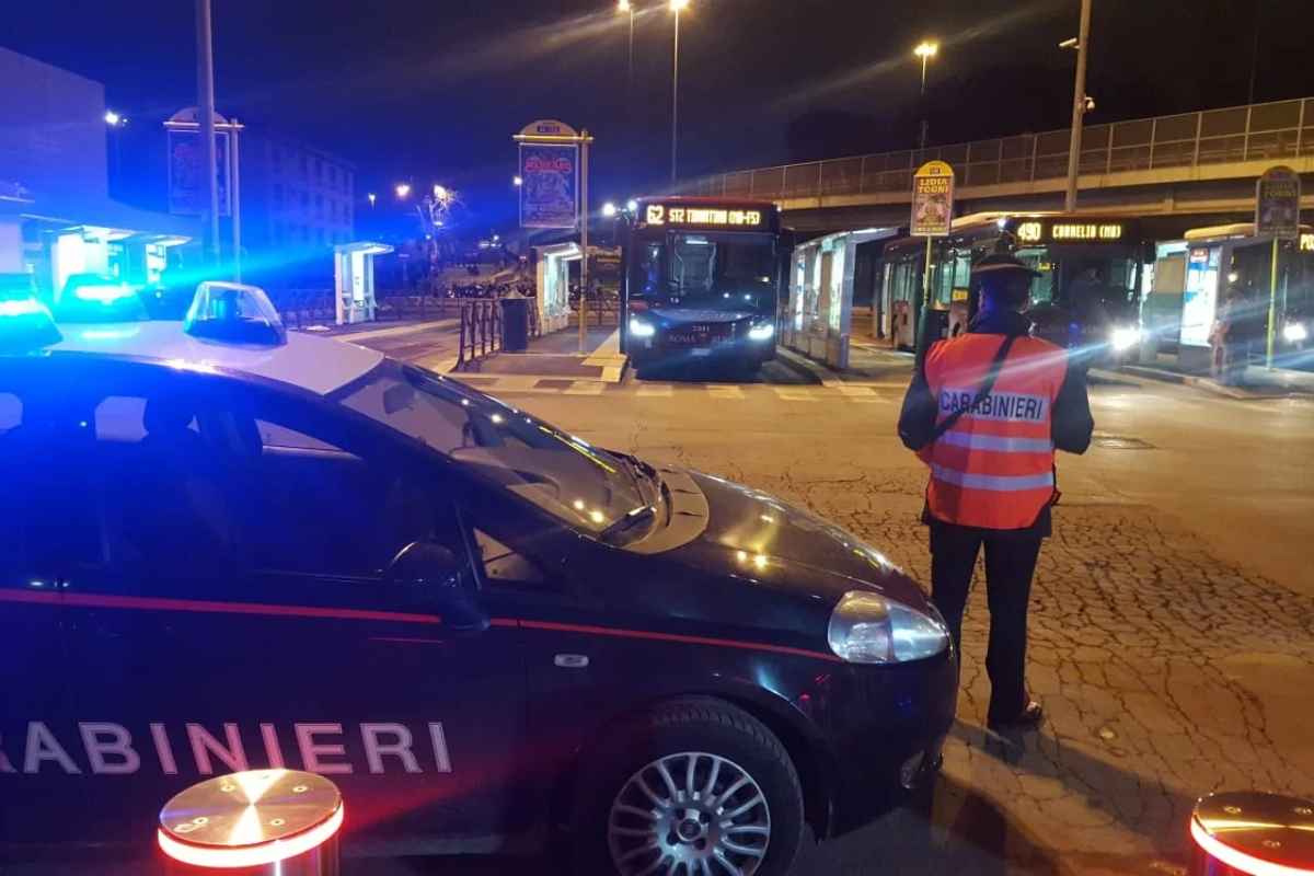 Controlli dei Carabinieri presso l'autostazione Tibus