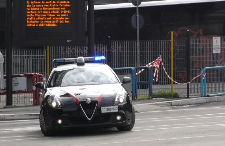 I carabinieri alla stazione Tibus