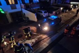 Incendio a latina in via Kennedy carabinieri