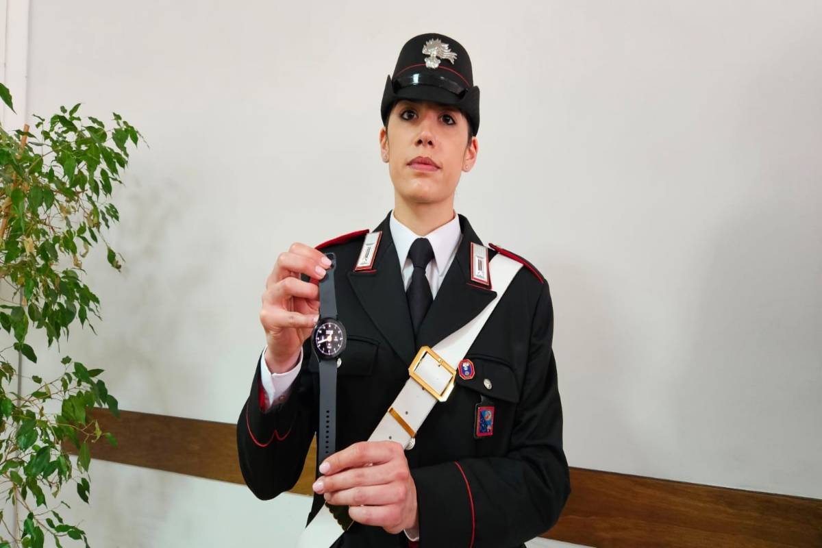 Violenza sulle donne, ecco lo smartwatch che avvisa i carabinieri: come funziona