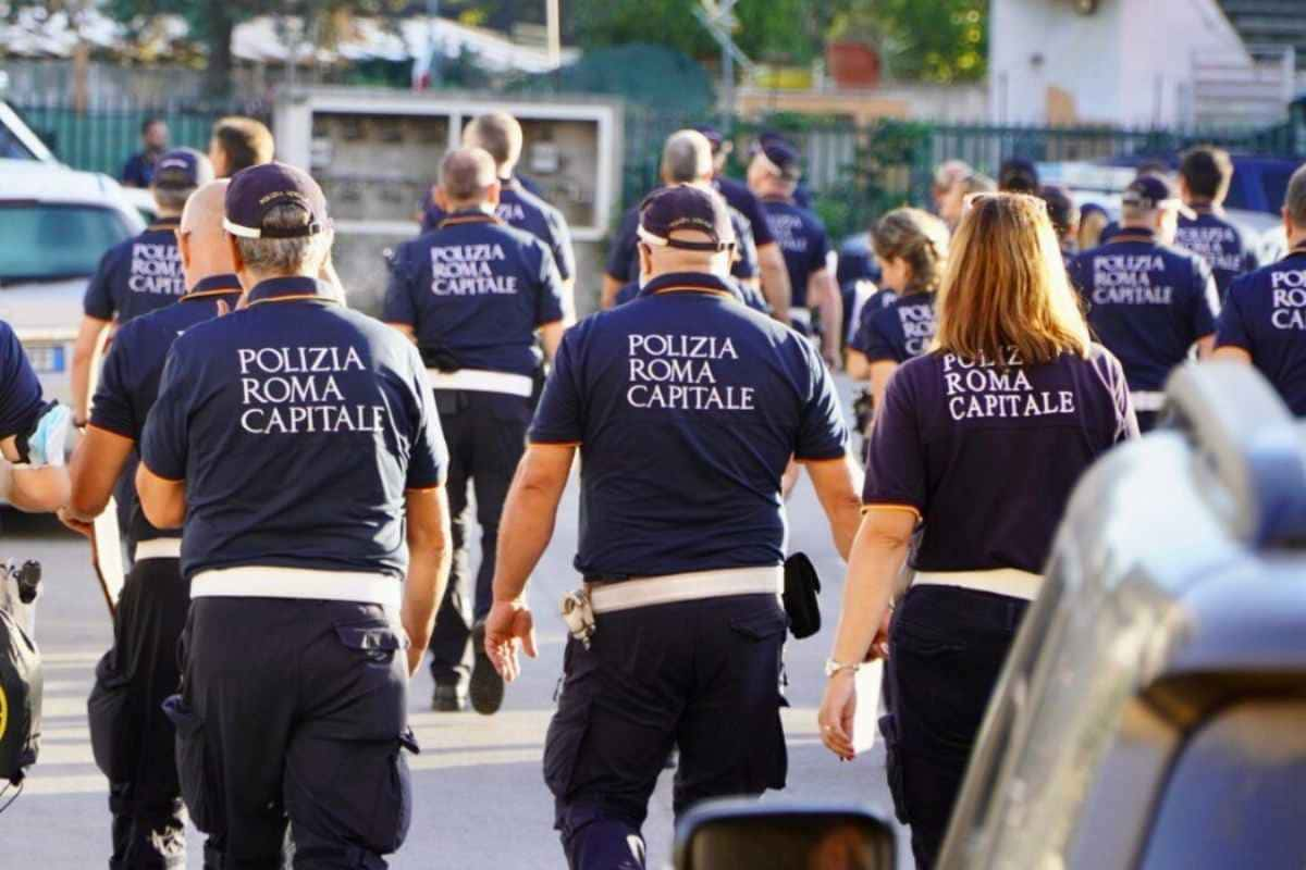 Agenti della Polizia Locale di Roma Capitale