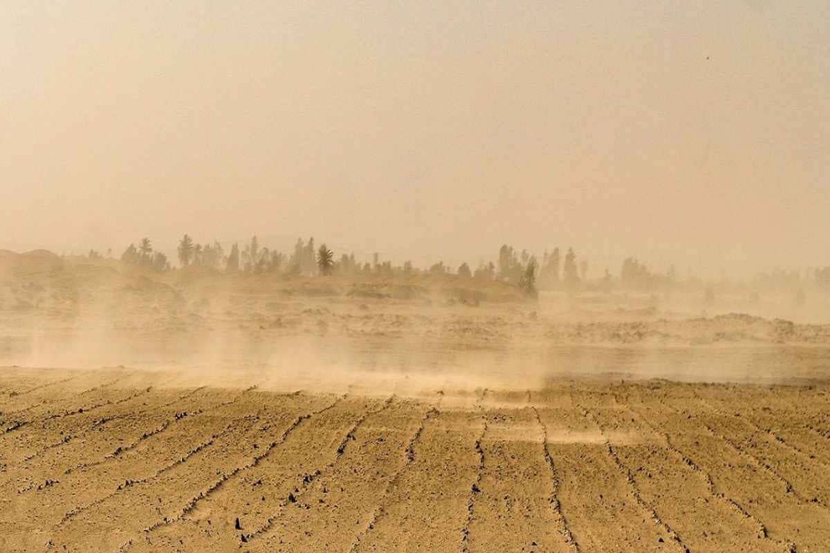 Meteo, gli esperti annunciano il ritorno della sabbia del Sahara: “State in casa”