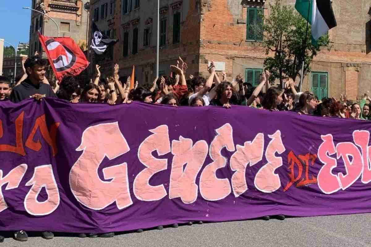 Il corteo di manifestanti e studenti oggi a Roma