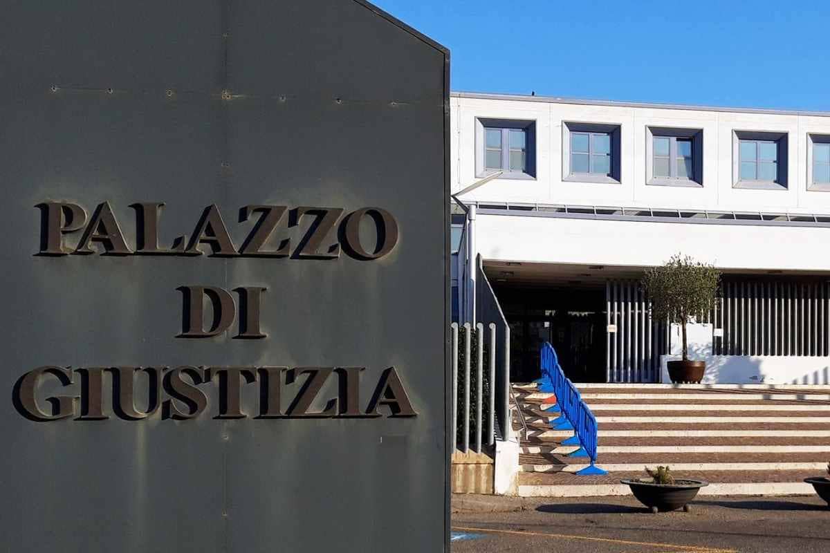 Abusi sessuali sul bimbo di 9 anni: a processo l’amica del papà