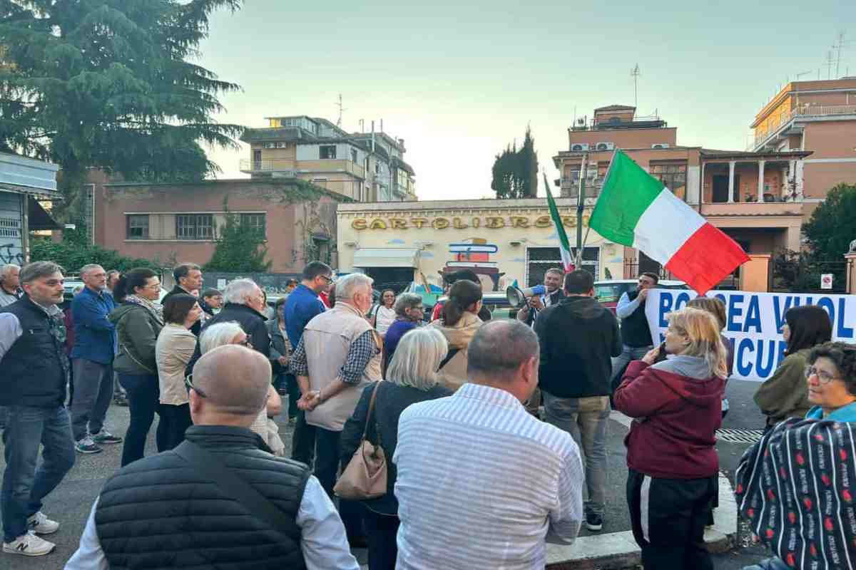 Roma, troppa criminalità a Boccea, i cittadini in protesta: “Vogliamo le sentinelle”
