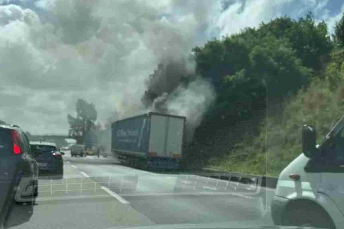 Camion a fuoco pontina oggi