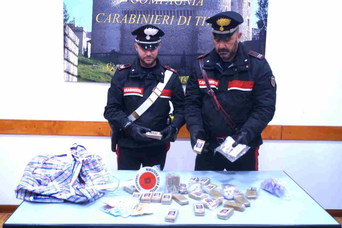 In auto con quasi 4 kg di droga: arrestato 47enne