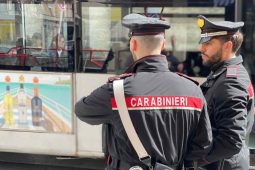 Carabinieri intervengono su bus atac