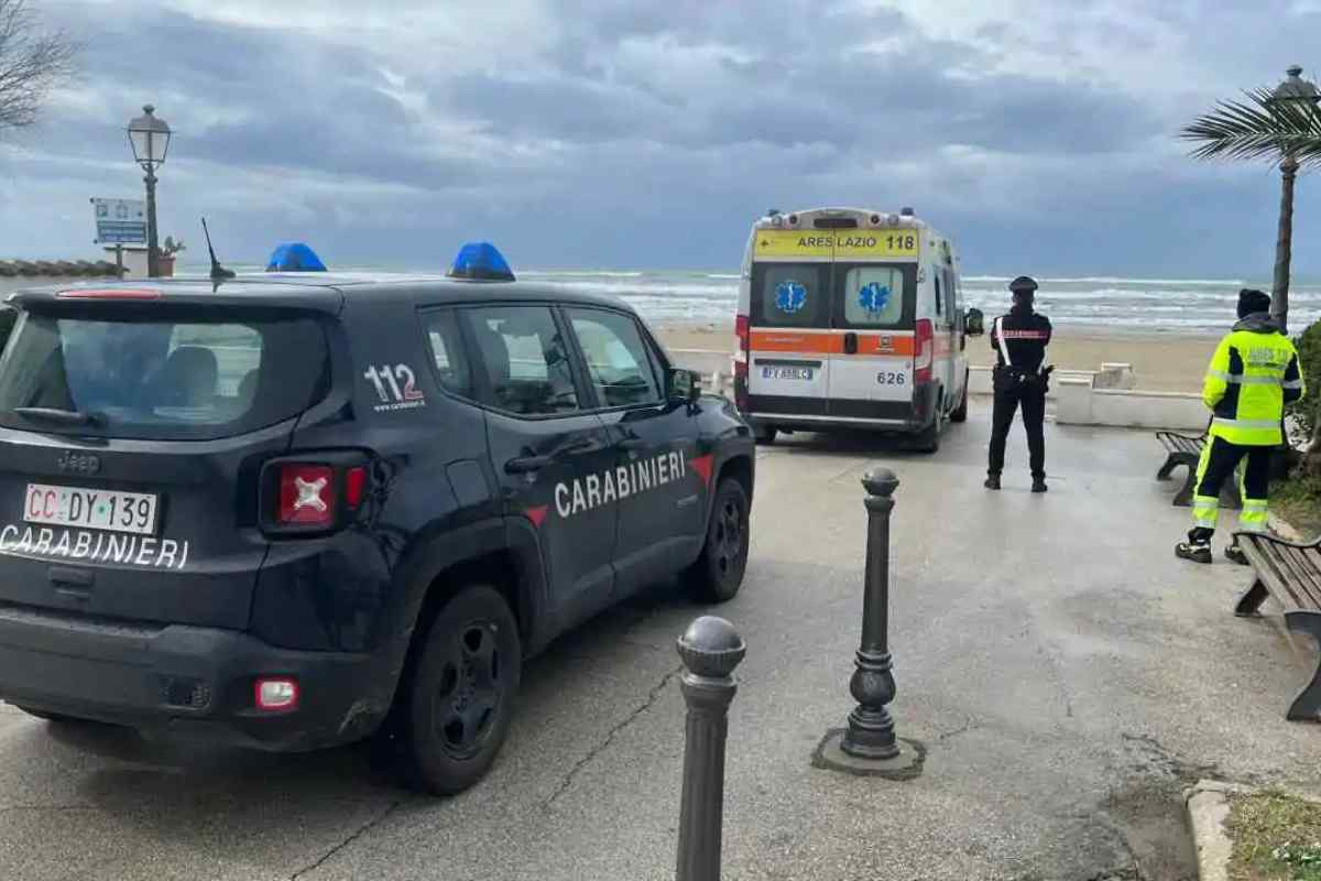Macabro ritrovamento a Torvaianica: trovato cadavere in spiaggia