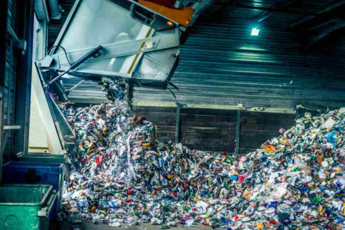 Traffico illegale di rifiuti dalla Campania al Lazio: indagate 41 persone e 9 società