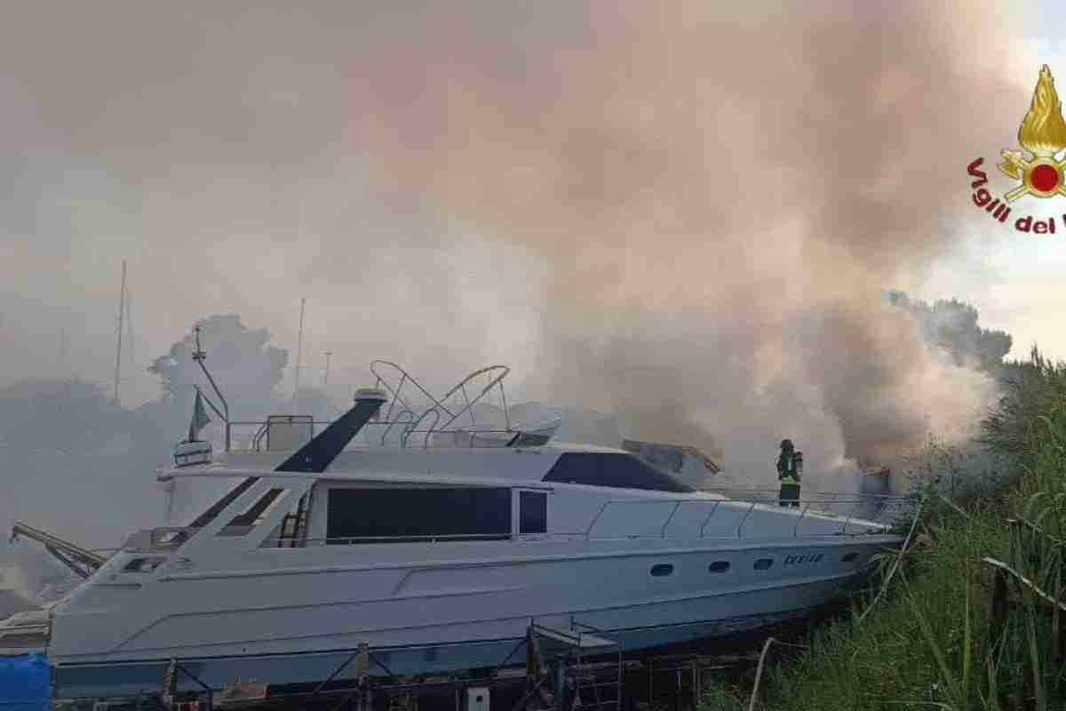 incendio cantiere nautico