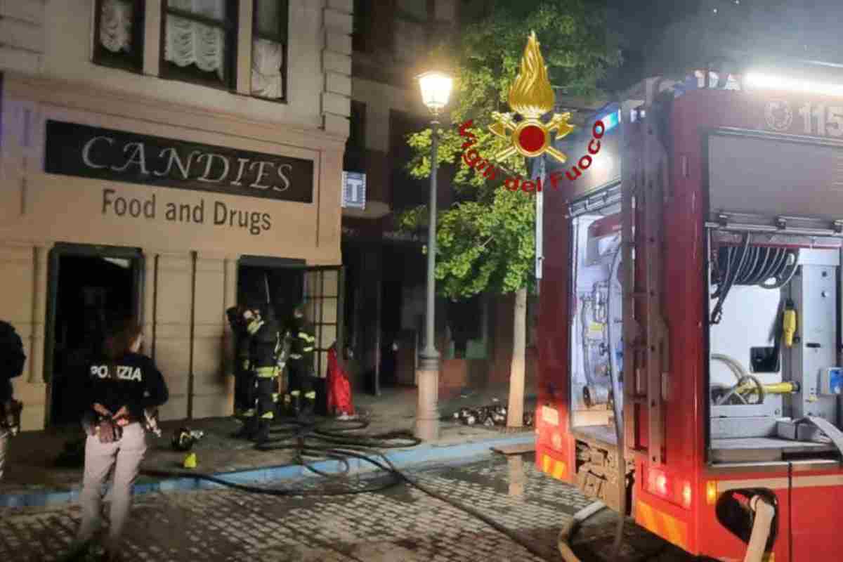 Incendio negozio di souvenir a Cinecittà World