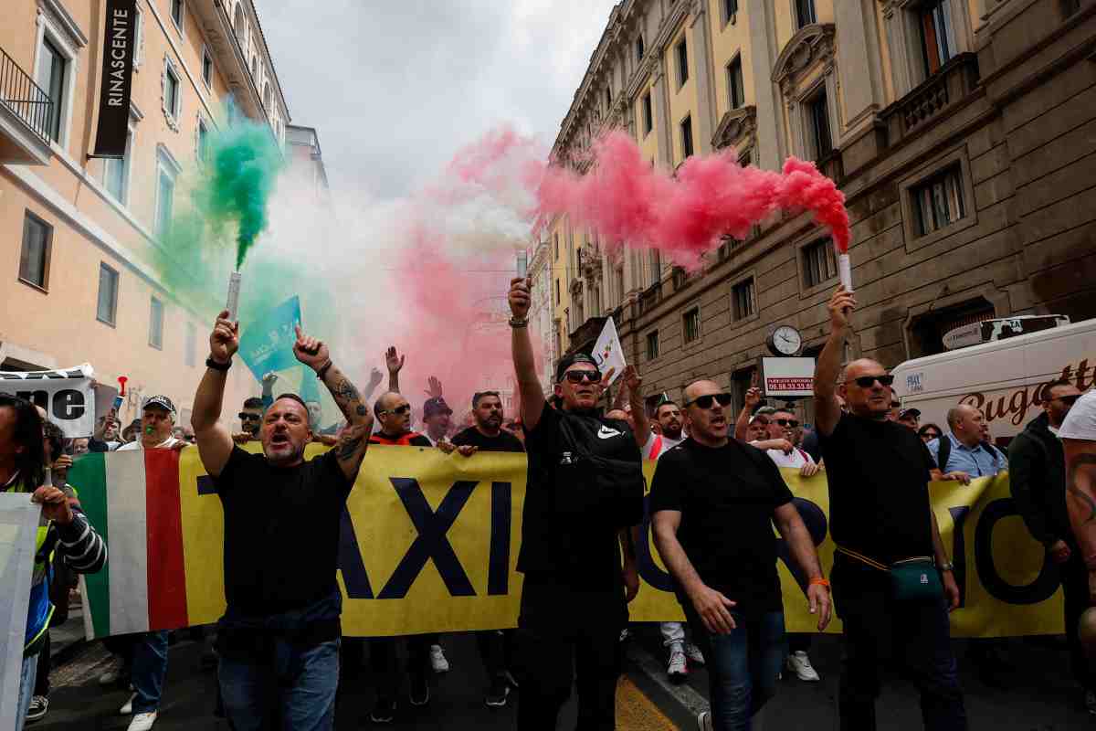 protesta taxi roma 21 maggio