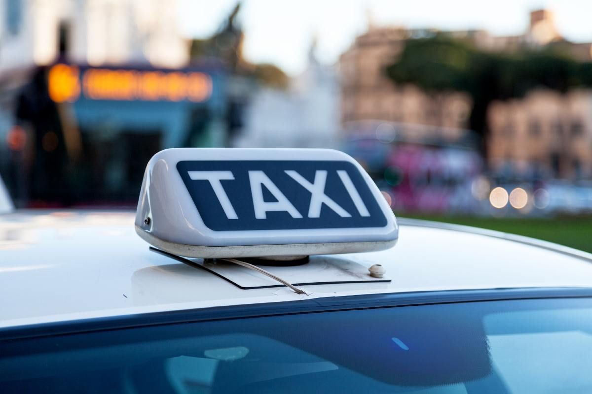 Sciopero nazionale dei taxi: auto pubbliche ferme dalle 8 alle 22, presidio a Roma