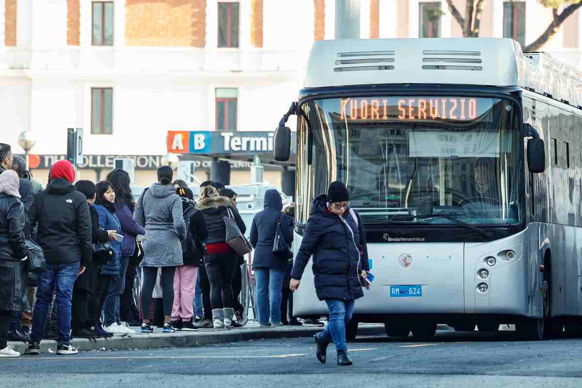 Oggi lo sciopero dei trasporti a Roma: orari e fasce di garanzia, gli aggiornamenti in tempo reale
