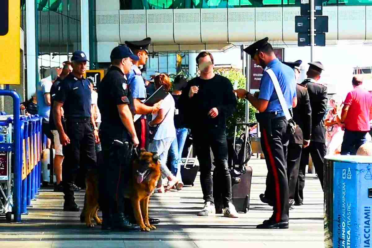 Carabinieri in azione all'Aeroporto di Fiumicino