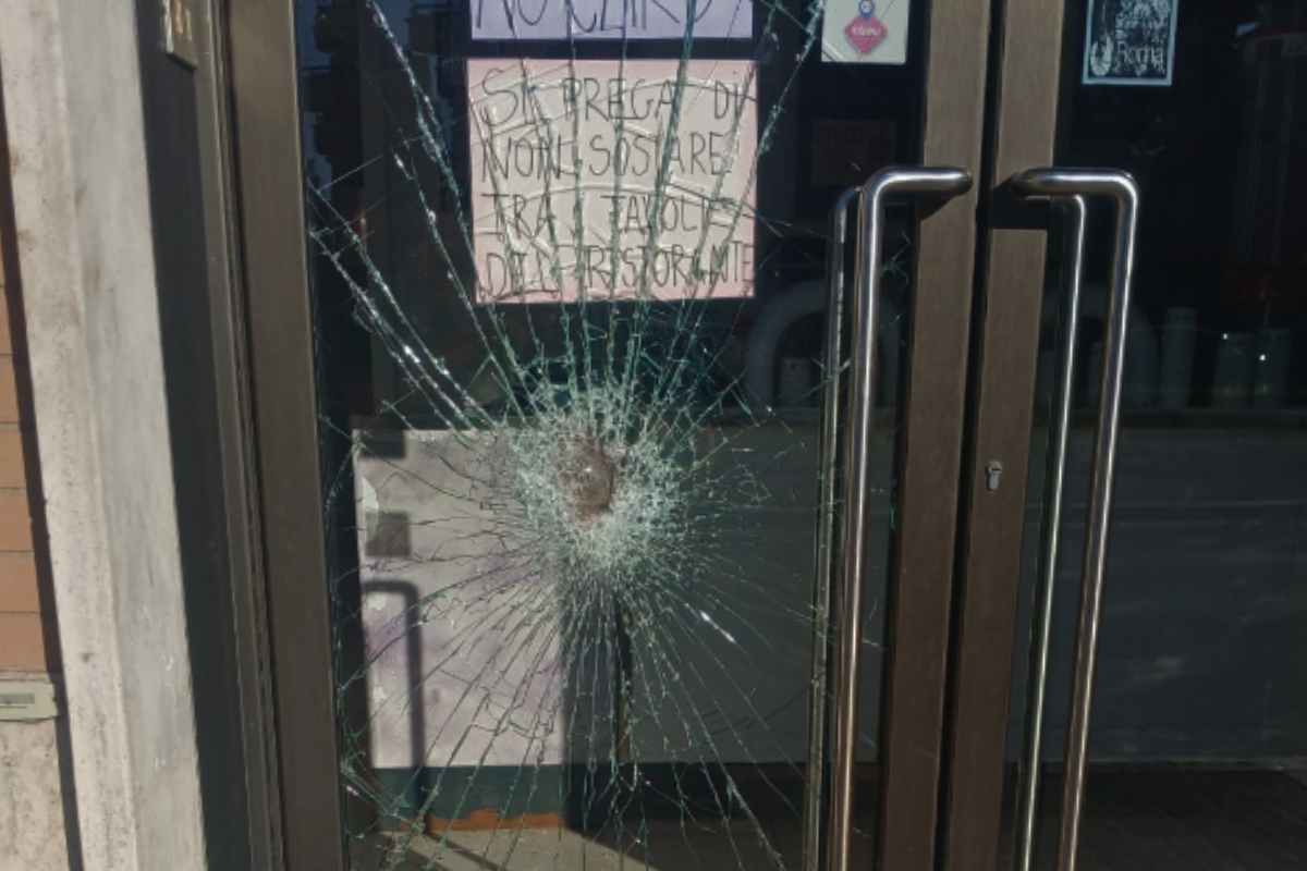 Vandalizzata la gelateria GelamoR a Ostia