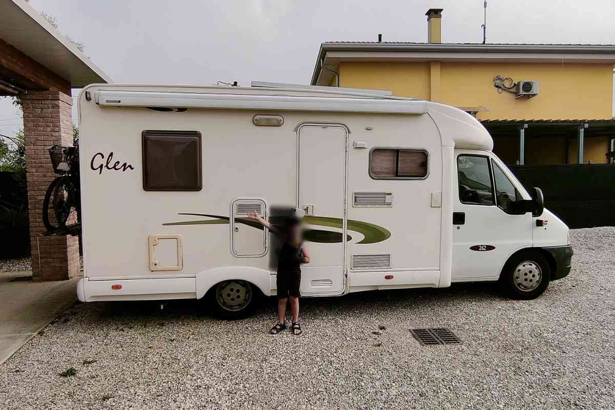 Camper rubato a Ostia