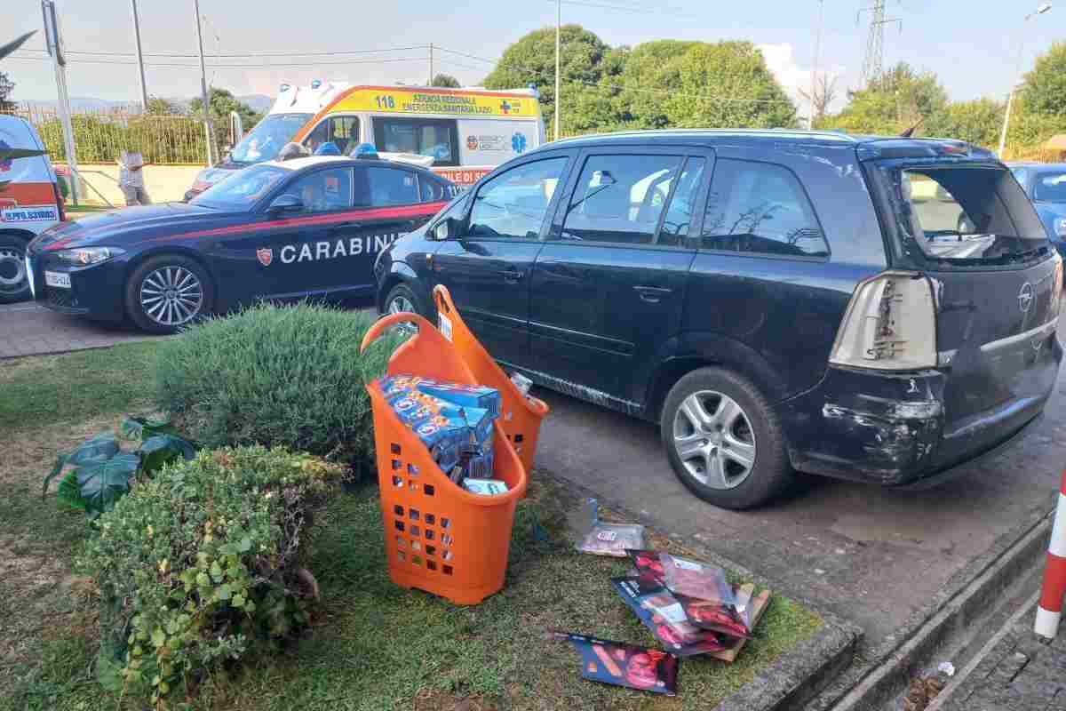 coppia di rapinatori di elettrodomestici in fuga